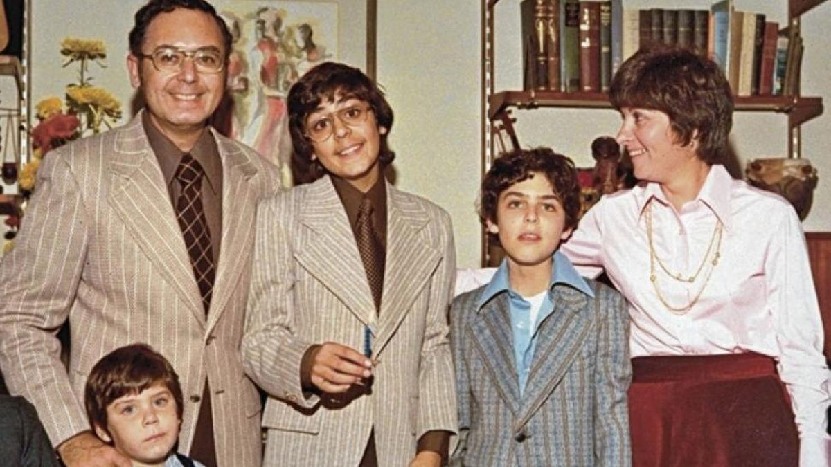 Capturing the Friedmans